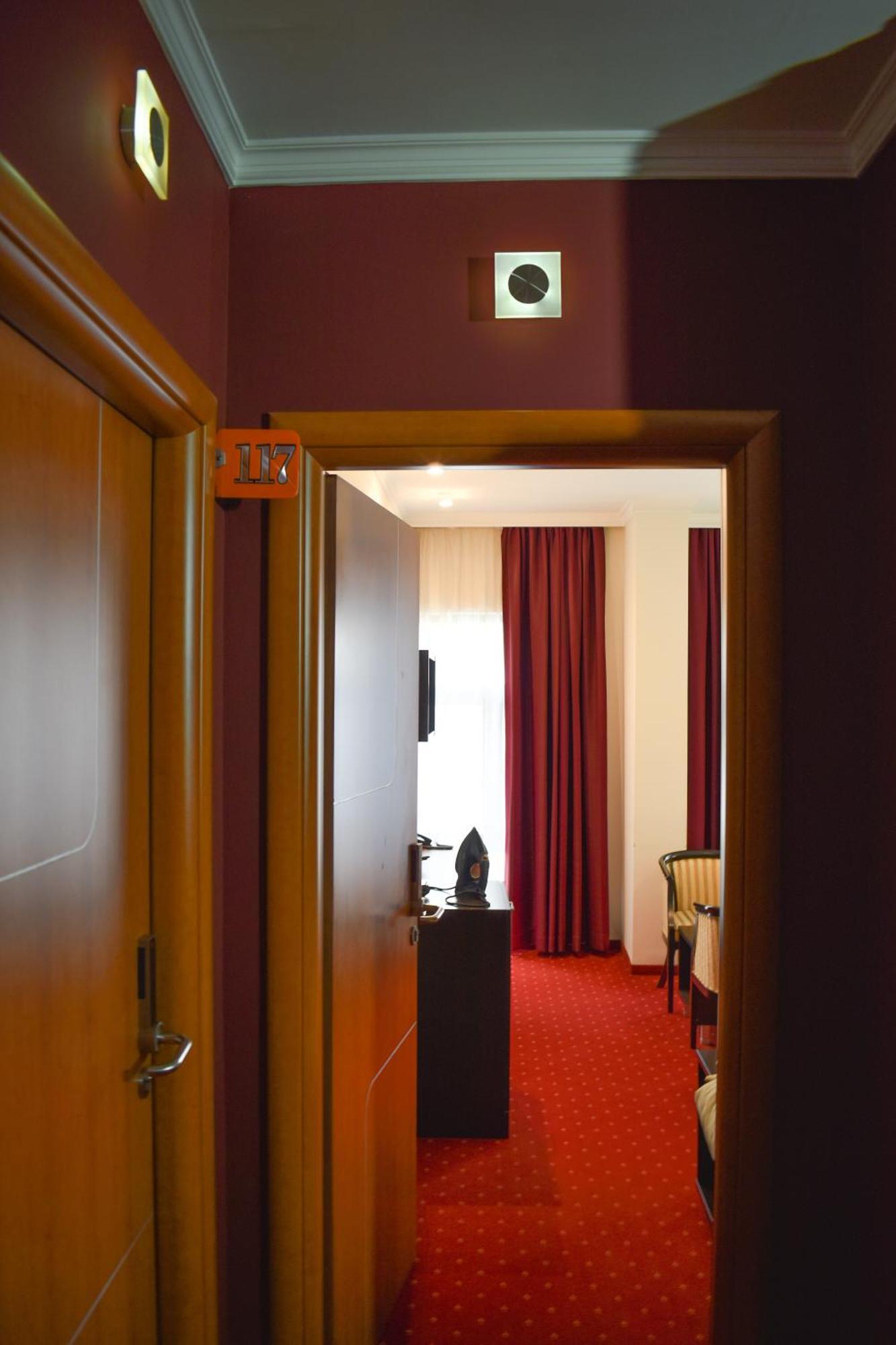 Hotel Hamburg Skopje Exterior foto